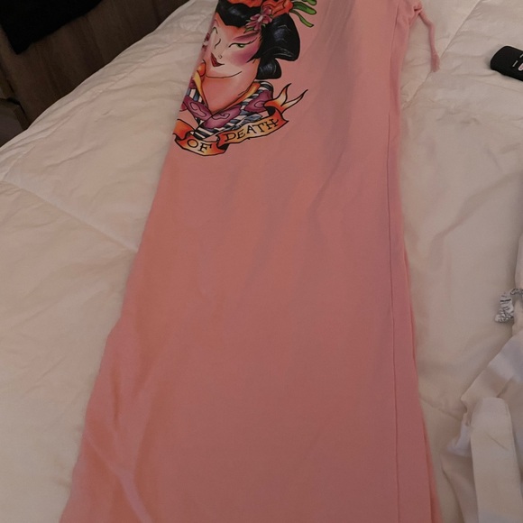 Ed Hardy Pink Graphic Sweatpants - Picture 6 of 9